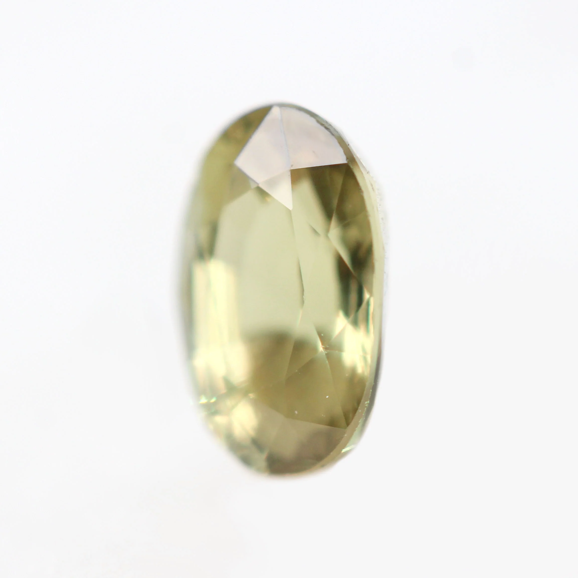 0.97 Carat GIA Certified Color-Change Yellow Green Oval Chrysoberyl Alexandrite for Custom Work - Inventory Code YGAO097 - Image 4