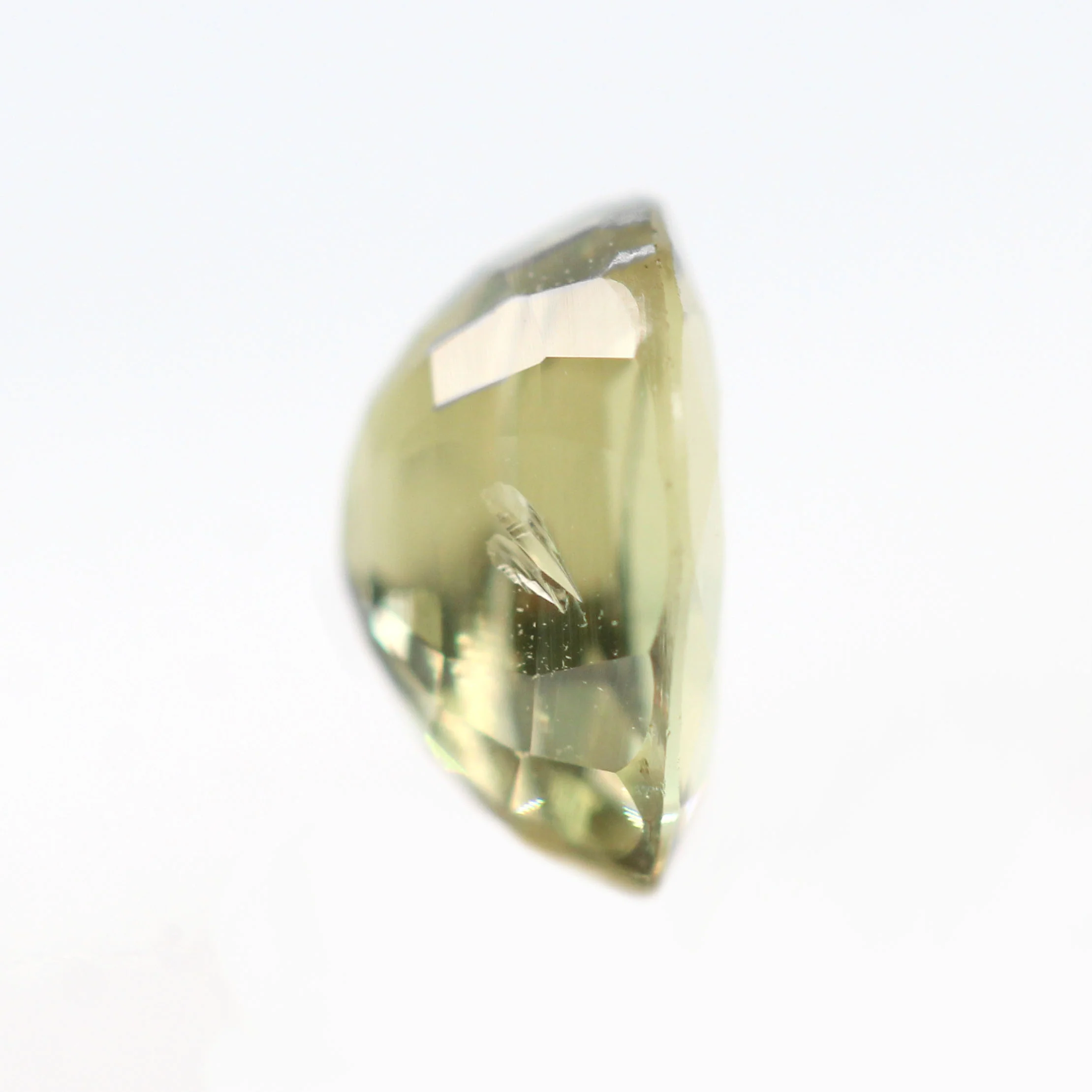 0.97 Carat GIA Certified Color-Change Yellow Green Oval Chrysoberyl Alexandrite for Custom Work - Inventory Code YGAO097 - Image 6