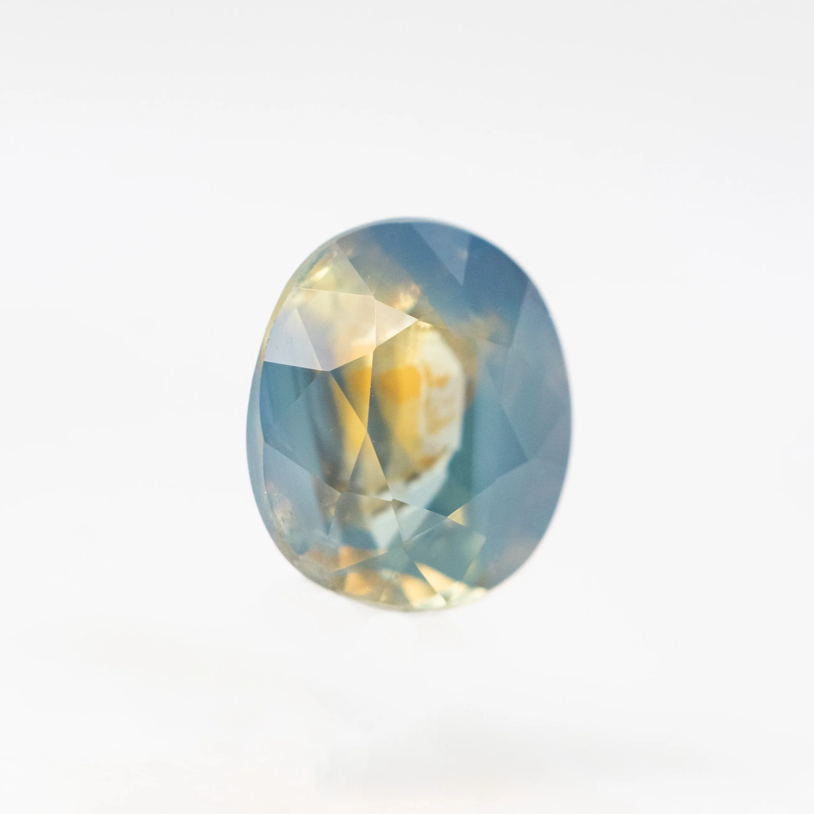 1.00 Carat Multicolor Oval Sapphire for Custom Work - Inventory Code MCOS099 - Image 4