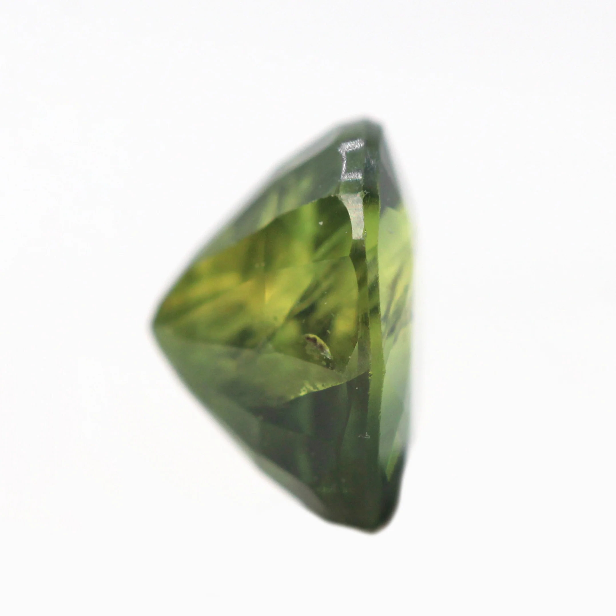 1.15 Carat Bicolor Yellow Green Oval Sapphire for Custom Work - Inventory Code YGOS115 - Image 5