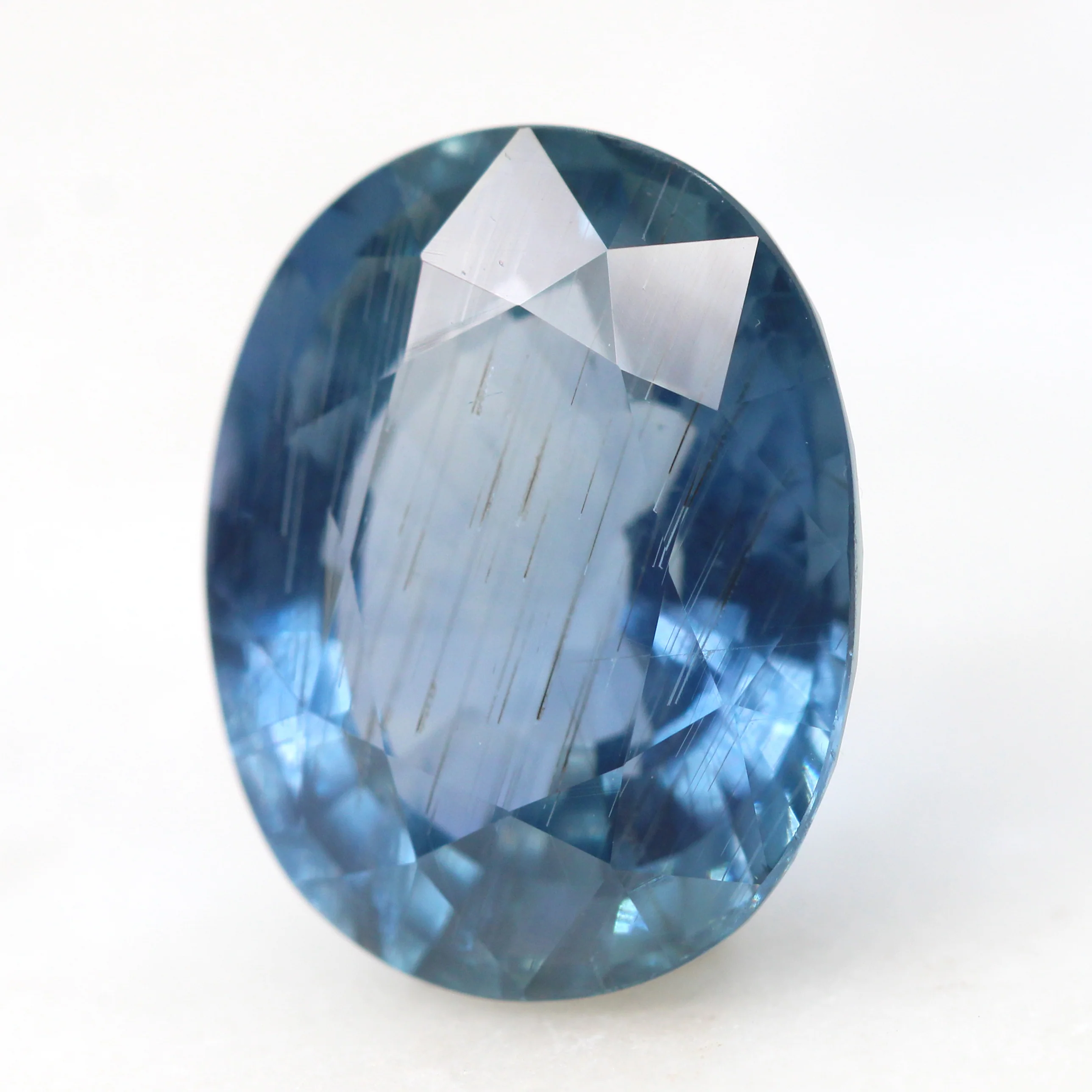 11.82 Carat Blue Oval Sapphire for Custom Work - Inventory Code LBOS1182 - Image 3