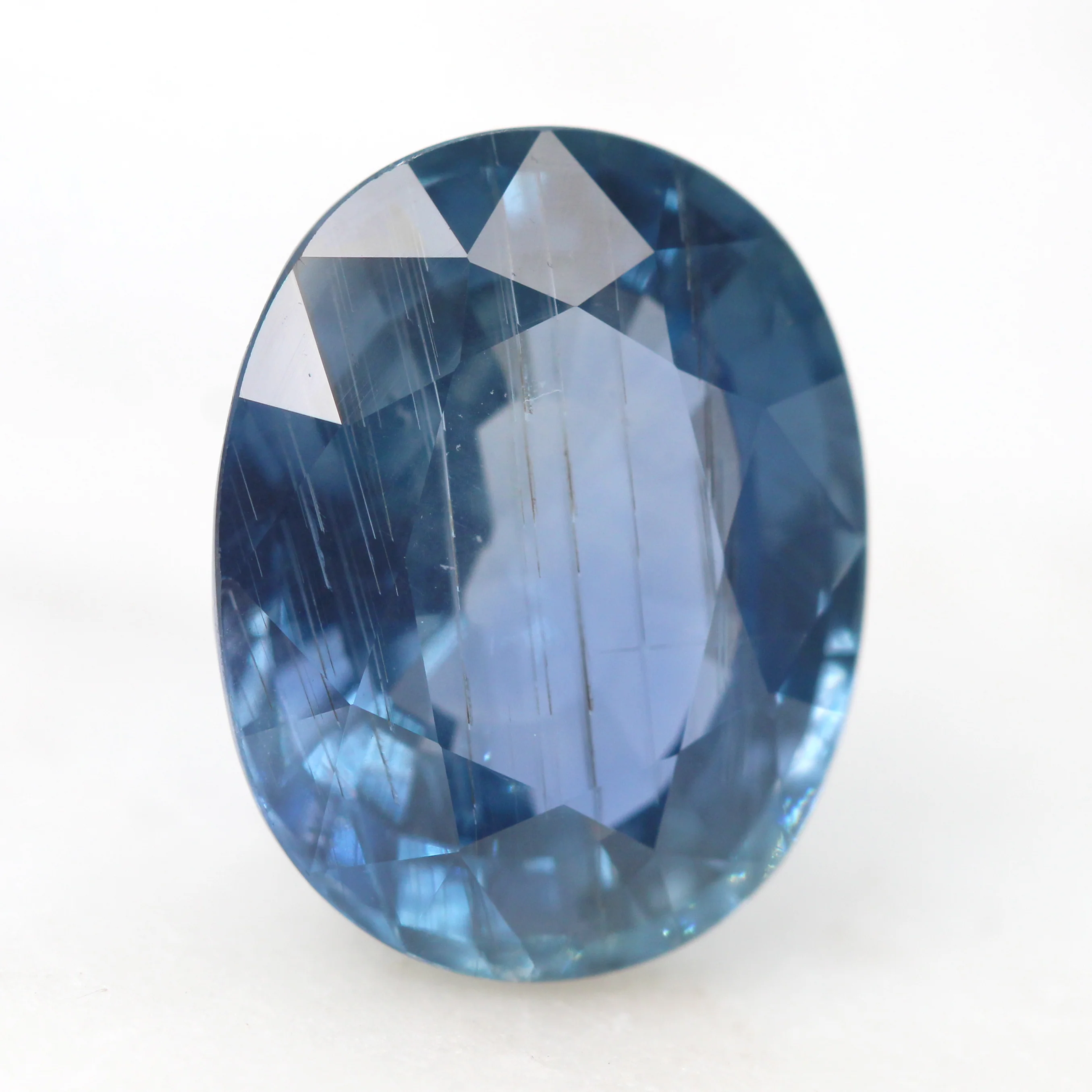 11.82 Carat Blue Oval Sapphire for Custom Work - Inventory Code LBOS1182 - Image 4