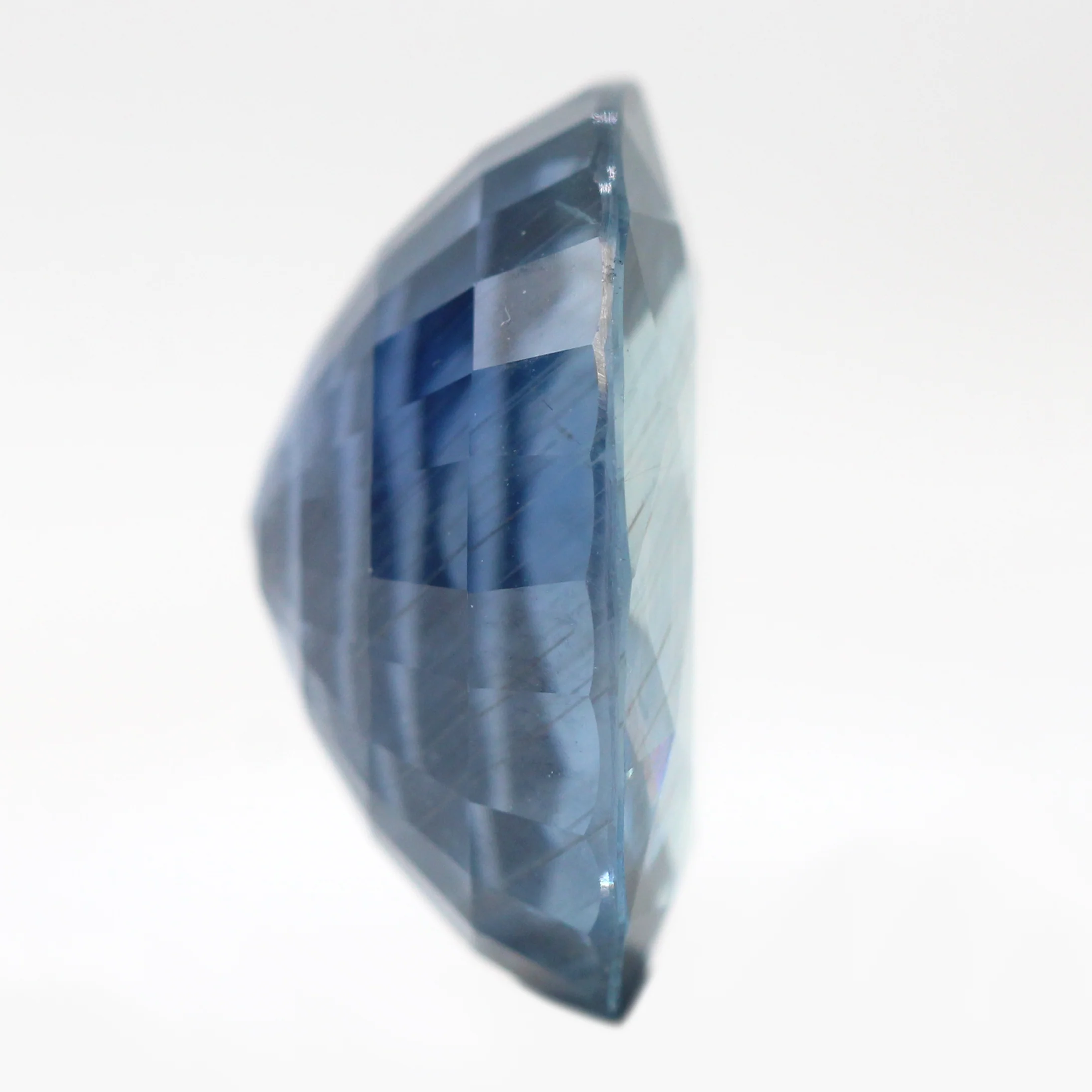 11.82 Carat Blue Oval Sapphire for Custom Work - Inventory Code LBOS1182 - Image 5