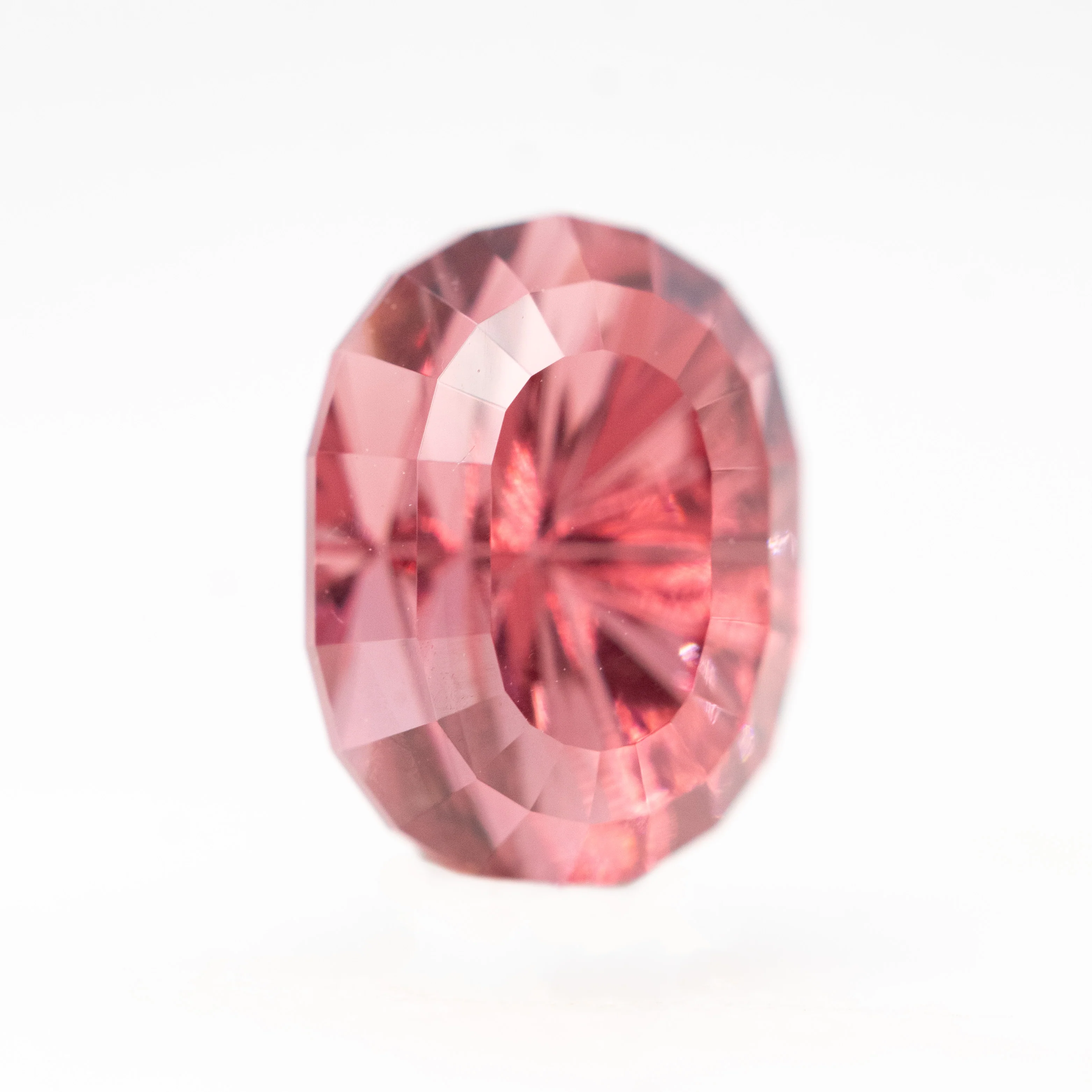 2.02 Carat John Dyer Starbrite Oval Malaya Garnet for Custom Work - Inventory Code GOG202 - Image 4