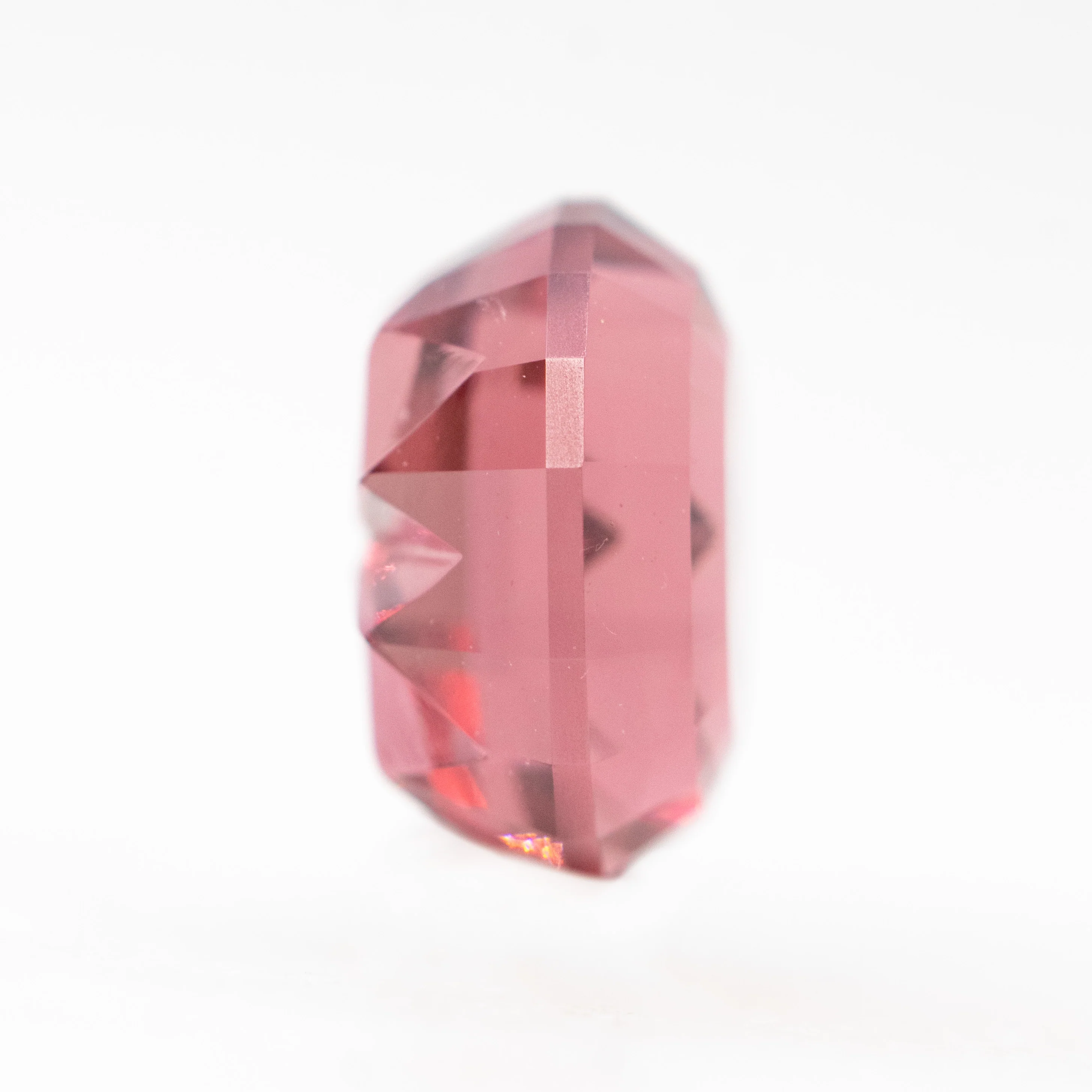 2.02 Carat John Dyer Starbrite Oval Malaya Garnet for Custom Work - Inventory Code GOG202 - Image 5