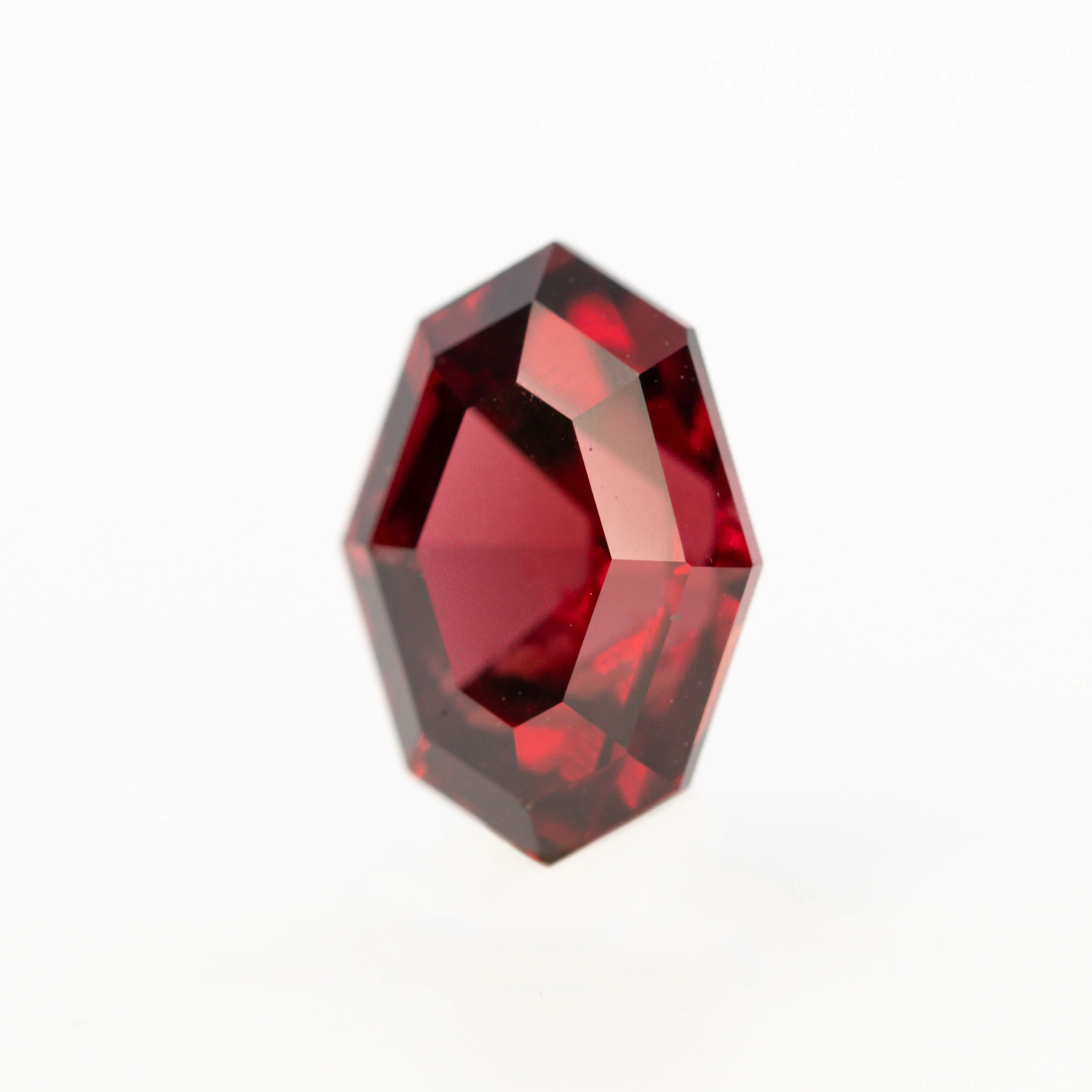 2.28 Carat Fancy Geometric Oval Rhodolite Garnet for Custom Work - Inventory Code FCRG228 - Image 3