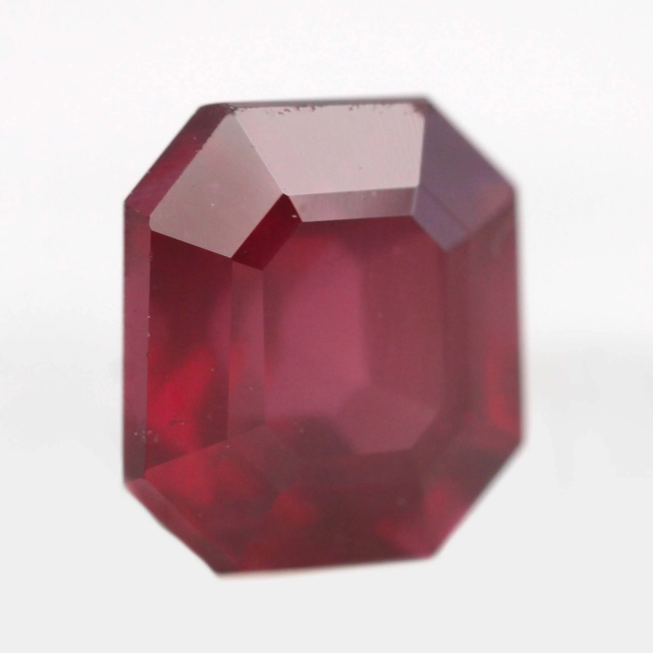 2.38 Carat Asscher Cut Rhodolite Garnet for Custom Work - Inventory Code AGARN238 - Image 3