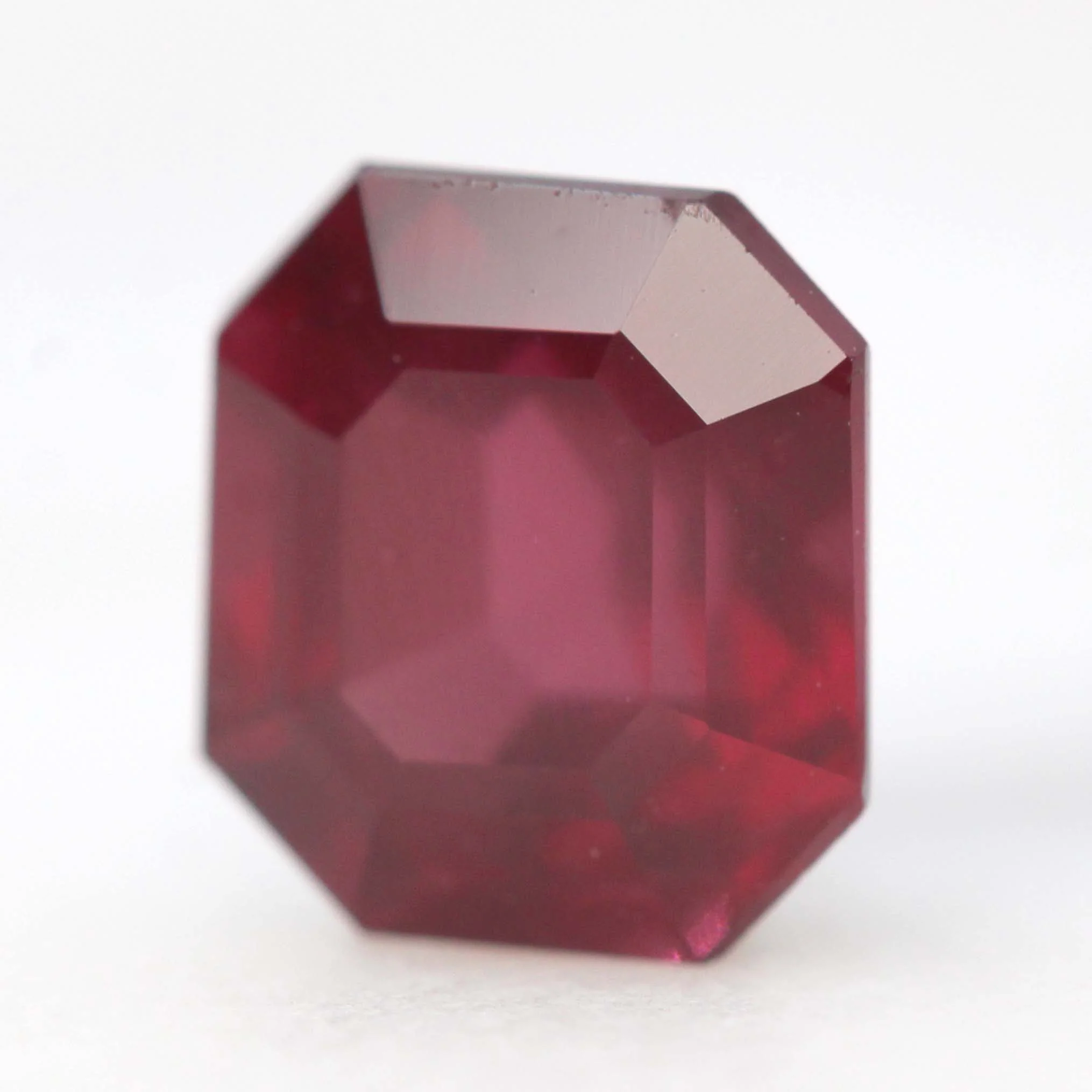 2.38 Carat Asscher Cut Rhodolite Garnet for Custom Work - Inventory Code AGARN238 - Image 4