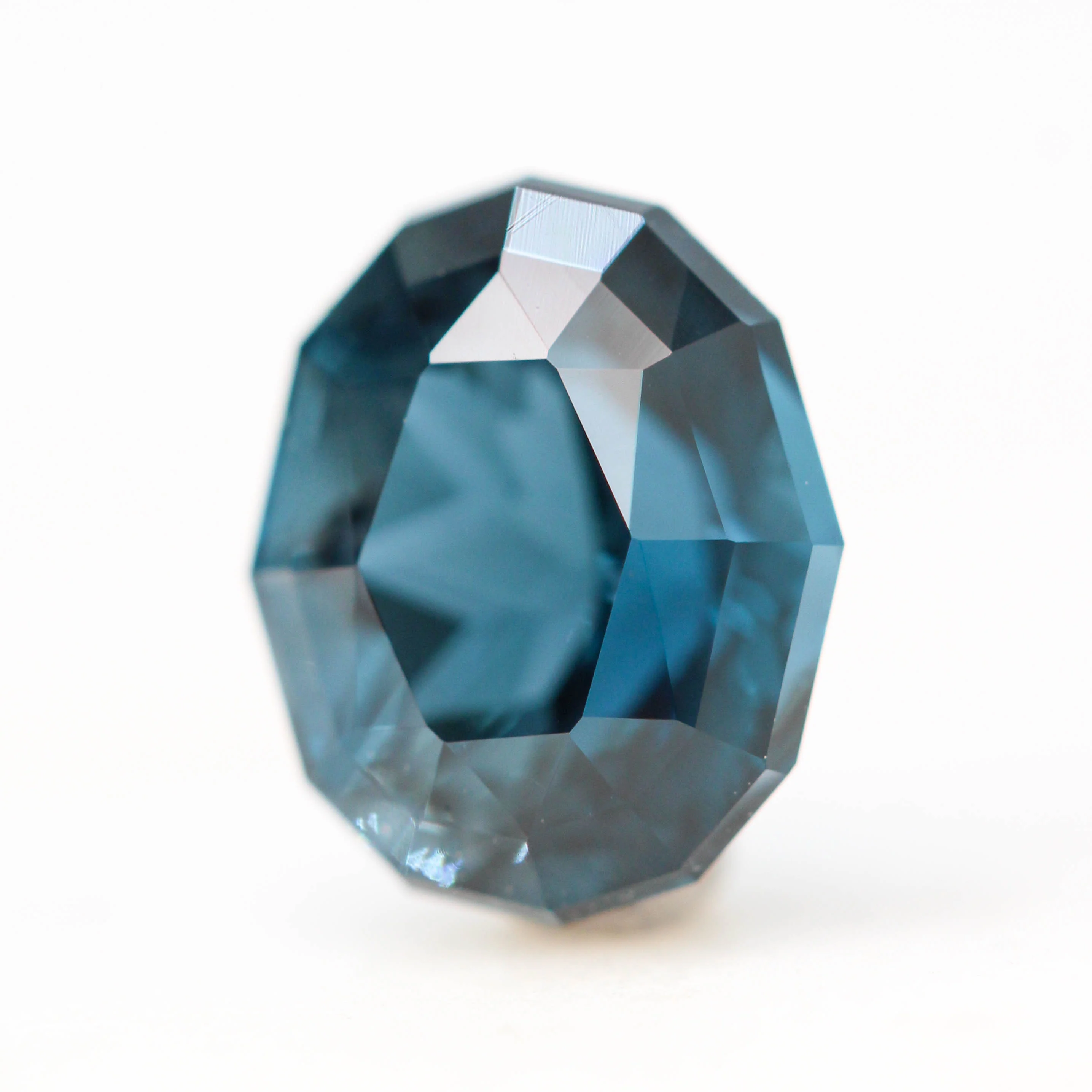 3.60 Carat Geometric Oval London Blue Topaz for Custom Work - Inventory Code GOT360 - Image 3