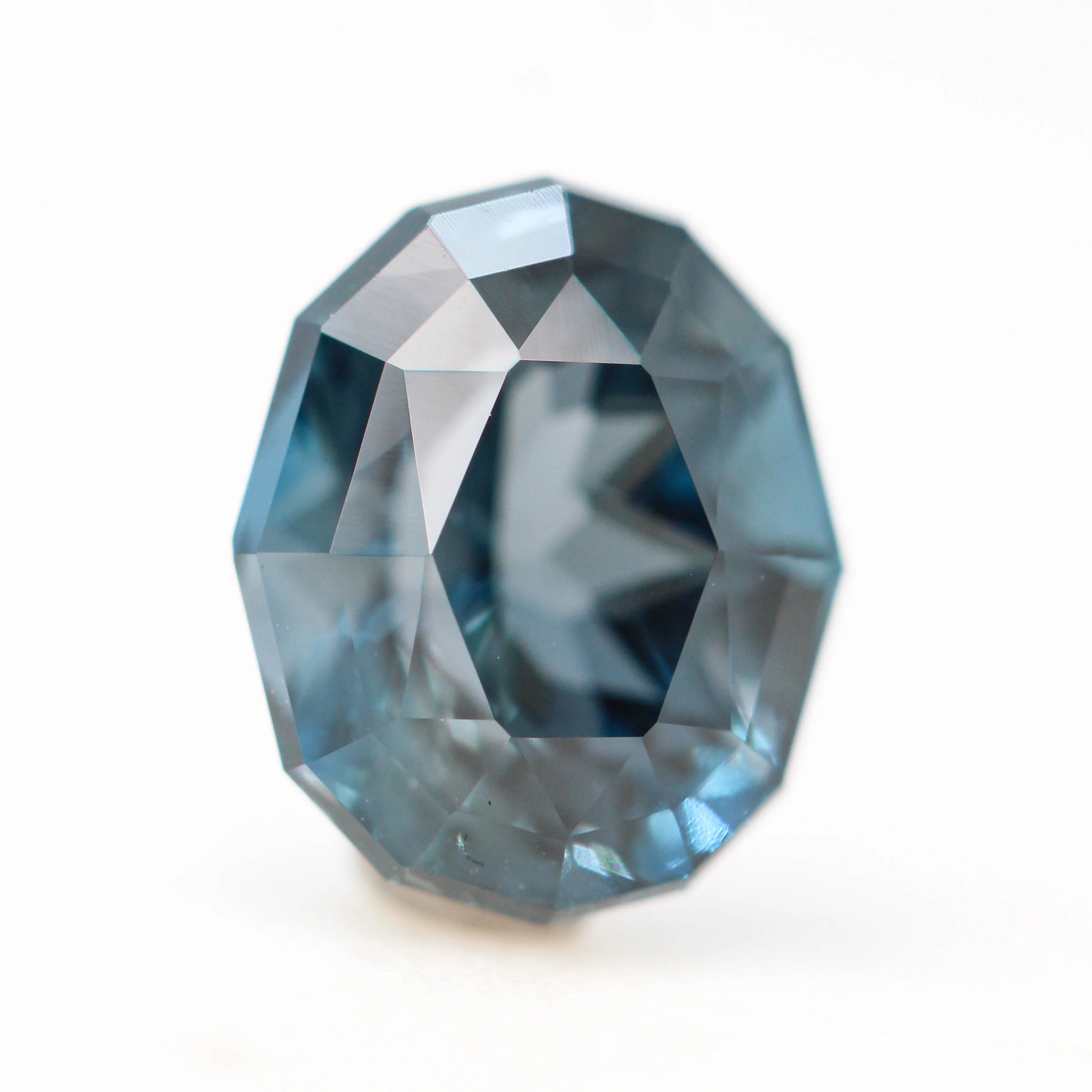 3.60 Carat Geometric Oval London Blue Topaz for Custom Work - Inventory Code GOT360 - Image 4
