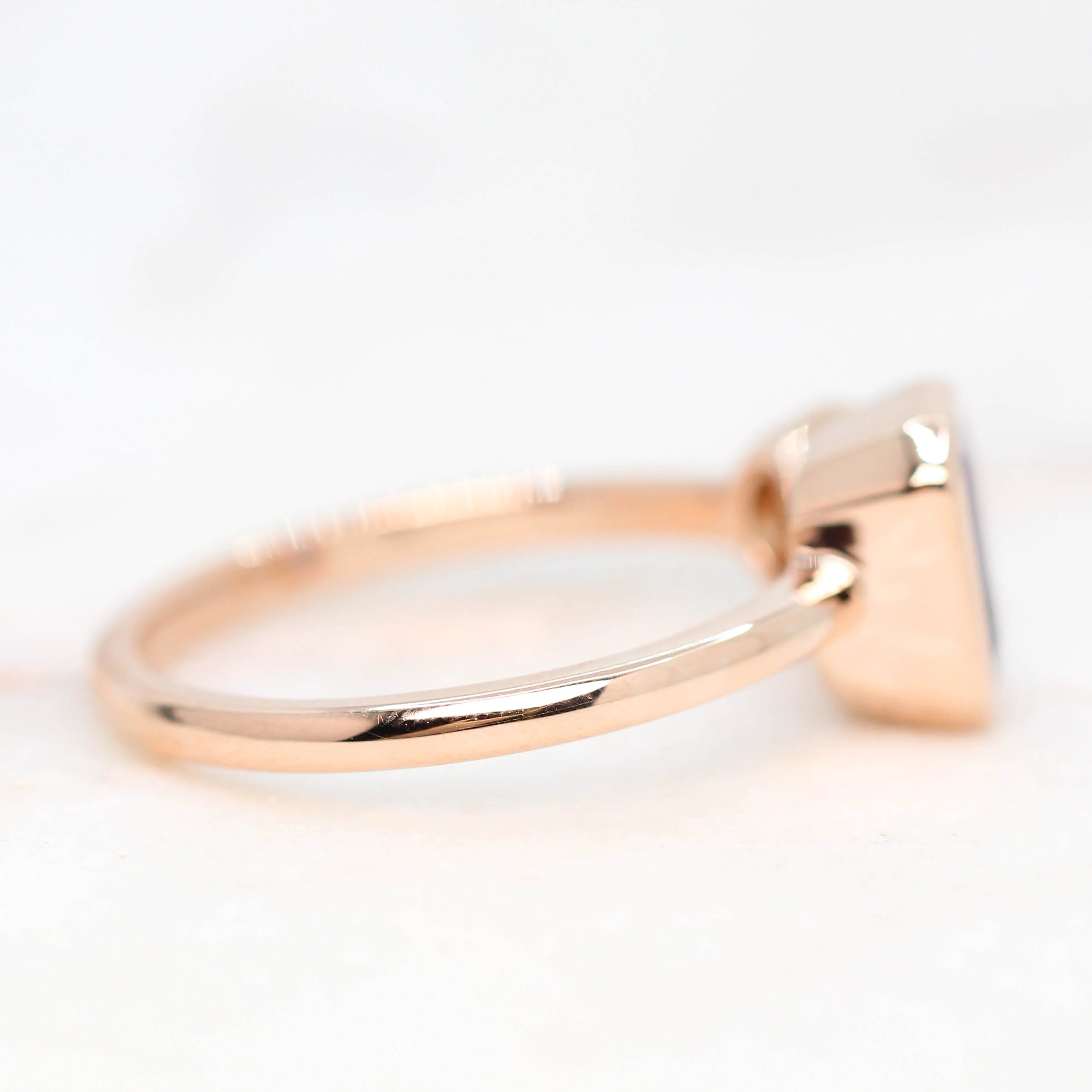 Toi et Moi Ring with an Emerald Cut Tanzanite & White Round Diamond - Made to Order - Image 7